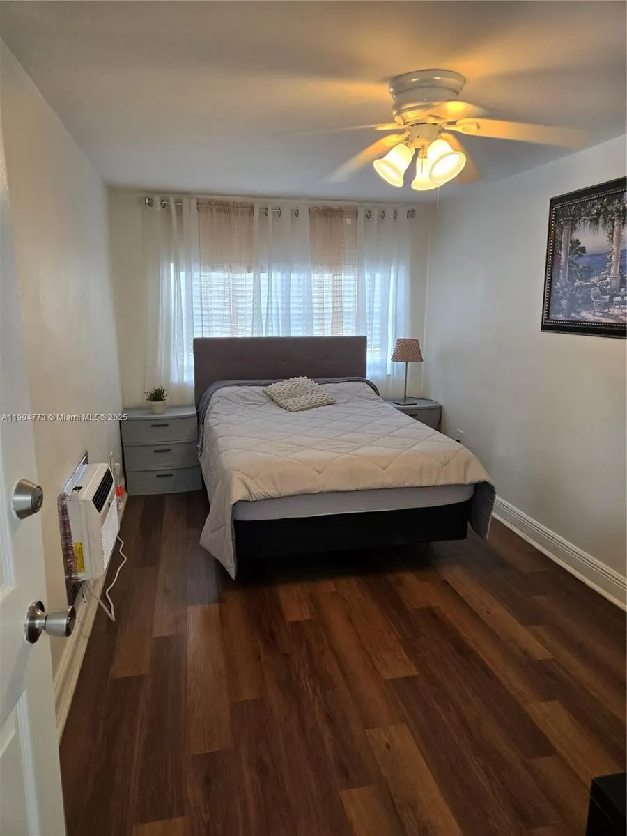 5712 Hollywood Blvd, #1
