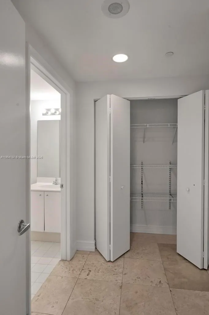 2475 Brickell Ave, #2006