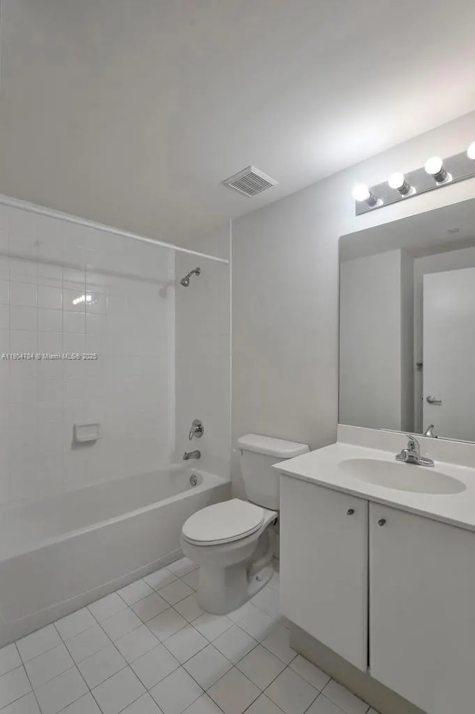 2475 Brickell Ave, #2006