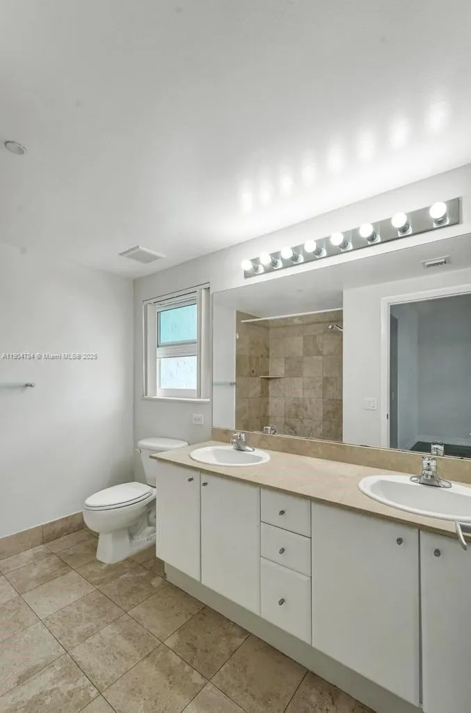 2475 Brickell Ave, #2006