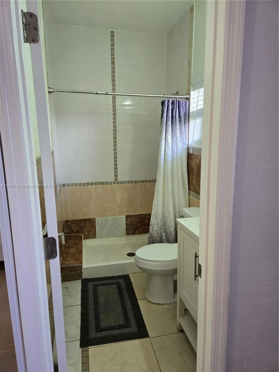 5712 Hollywood Blvd, #3