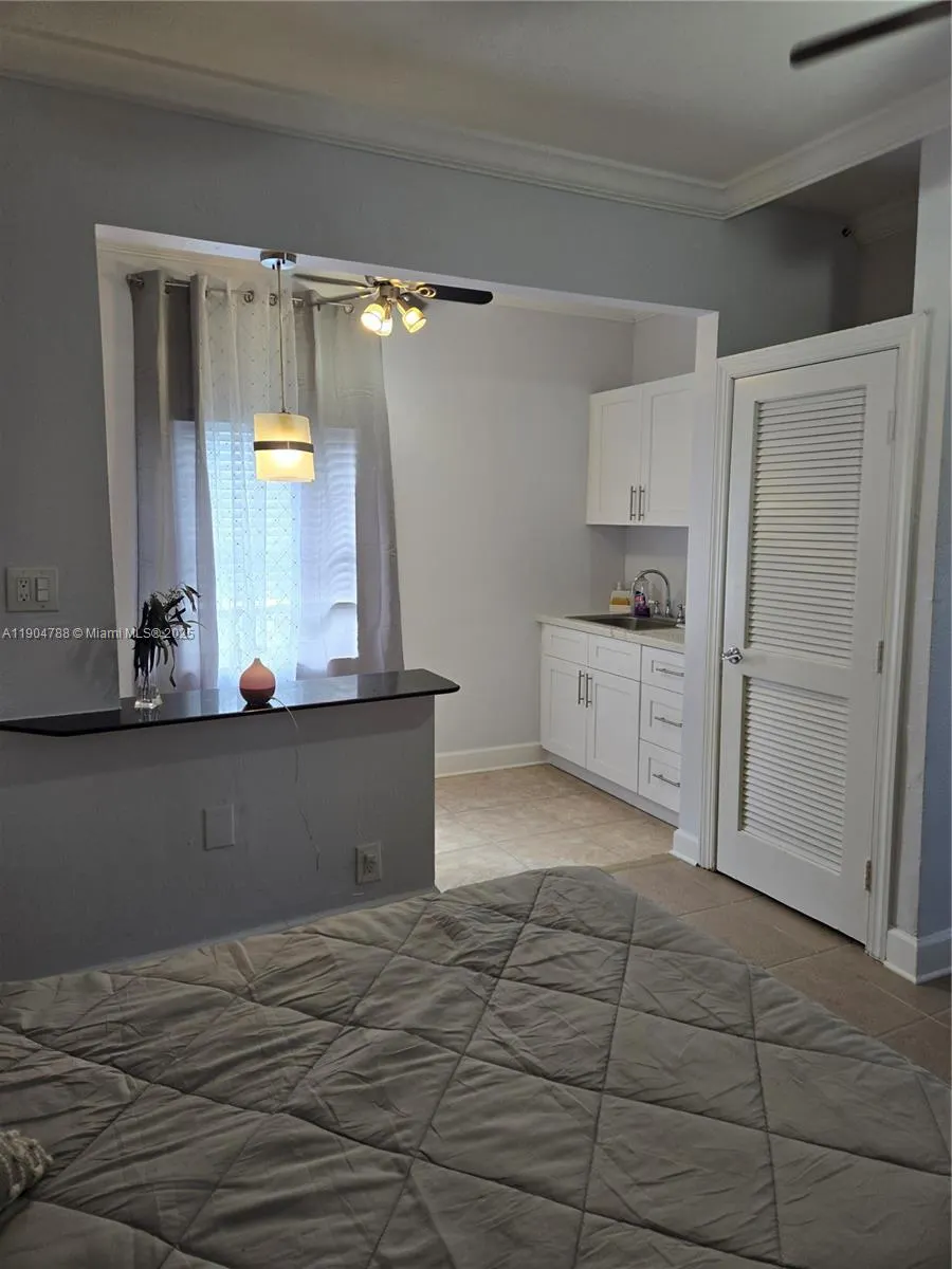 5712 Hollywood Blvd, #3