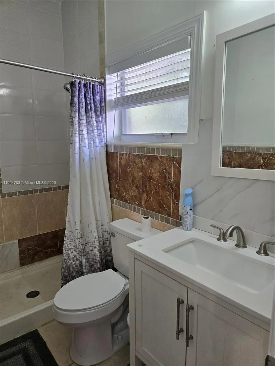 5712 Hollywood Blvd, #3