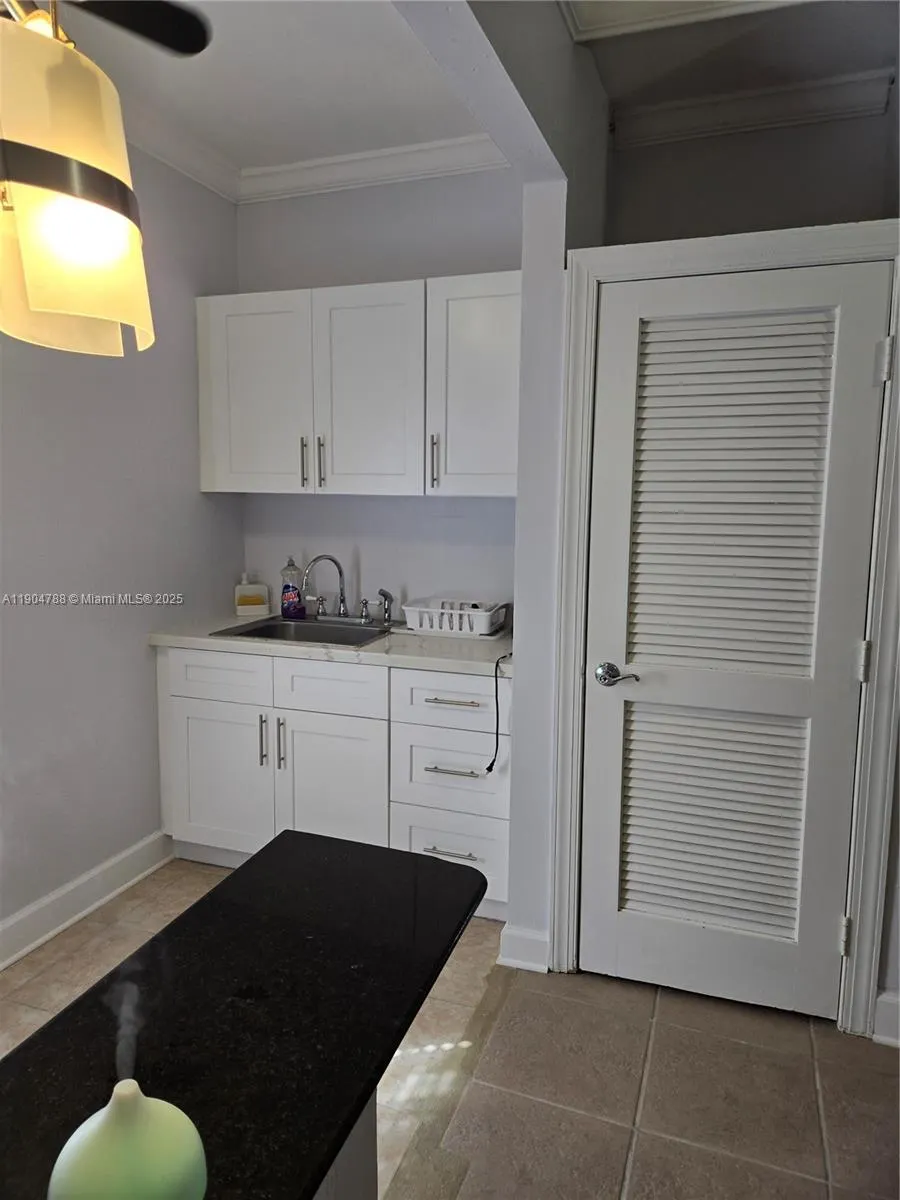 5712 Hollywood Blvd, #3