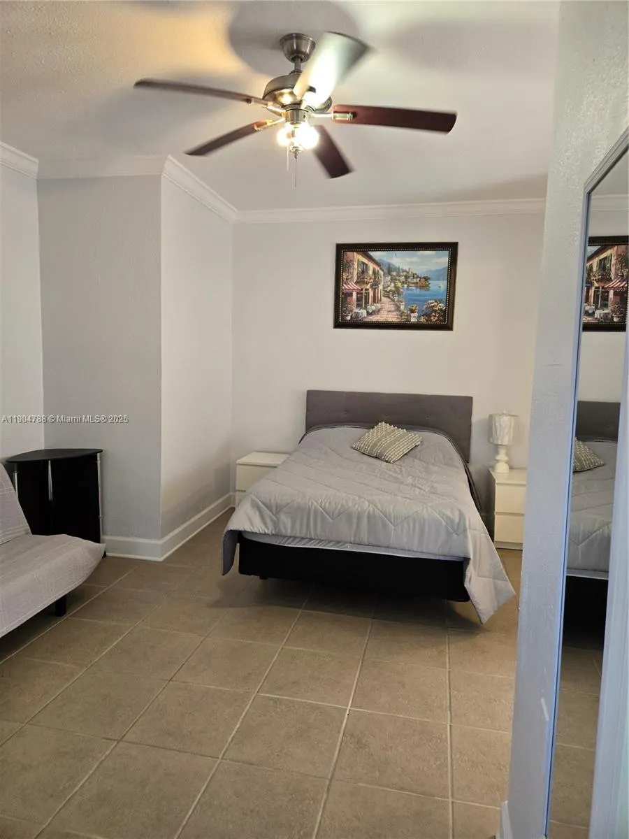 5712 Hollywood Blvd, #3