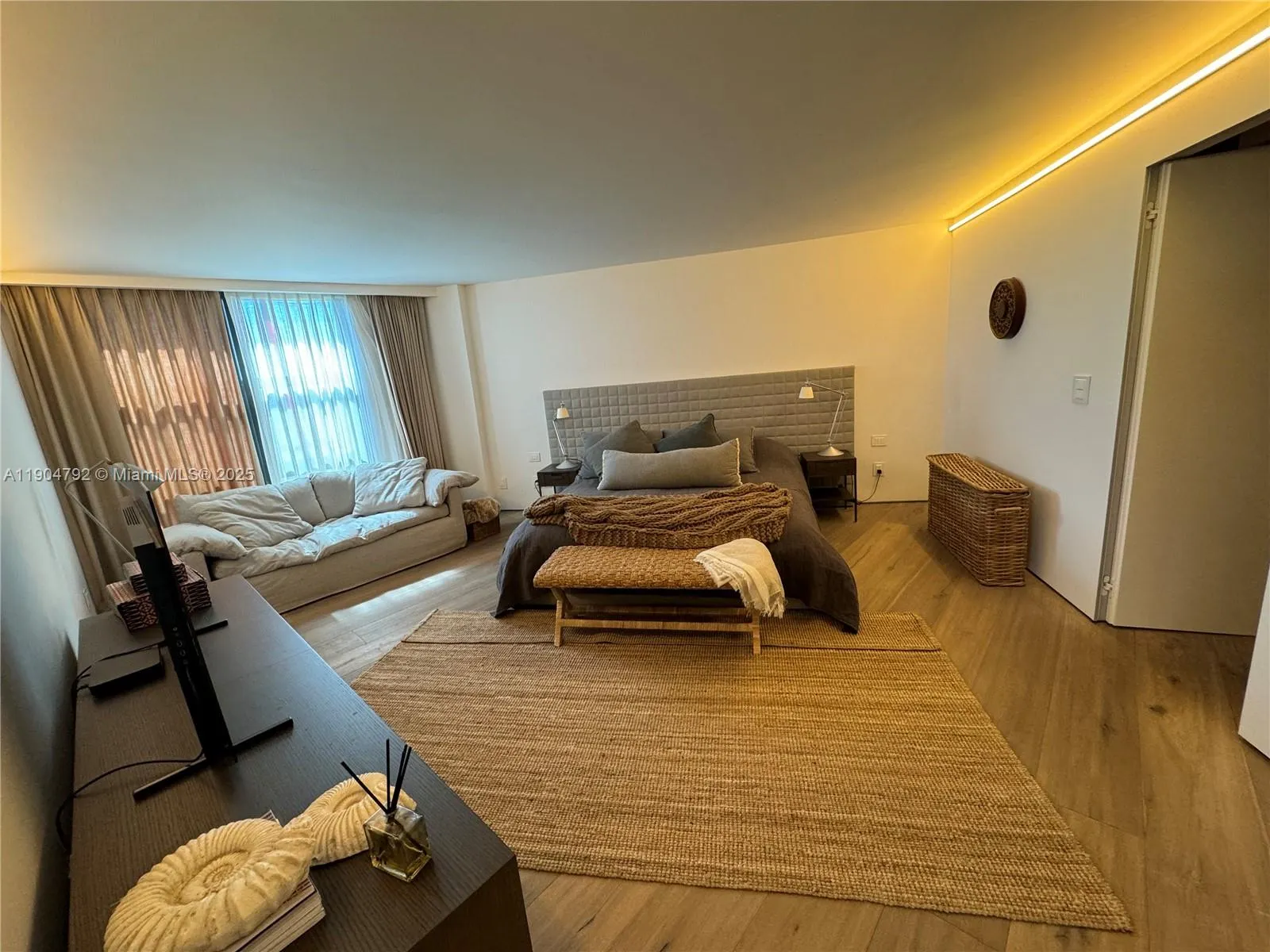 1121 Crandon Blvd, #D608