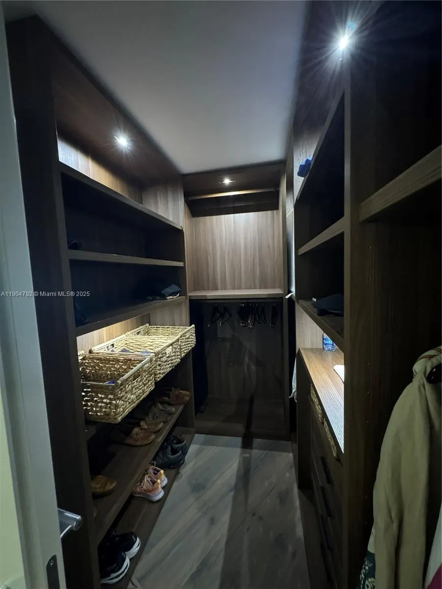 1121 Crandon Blvd, #D608