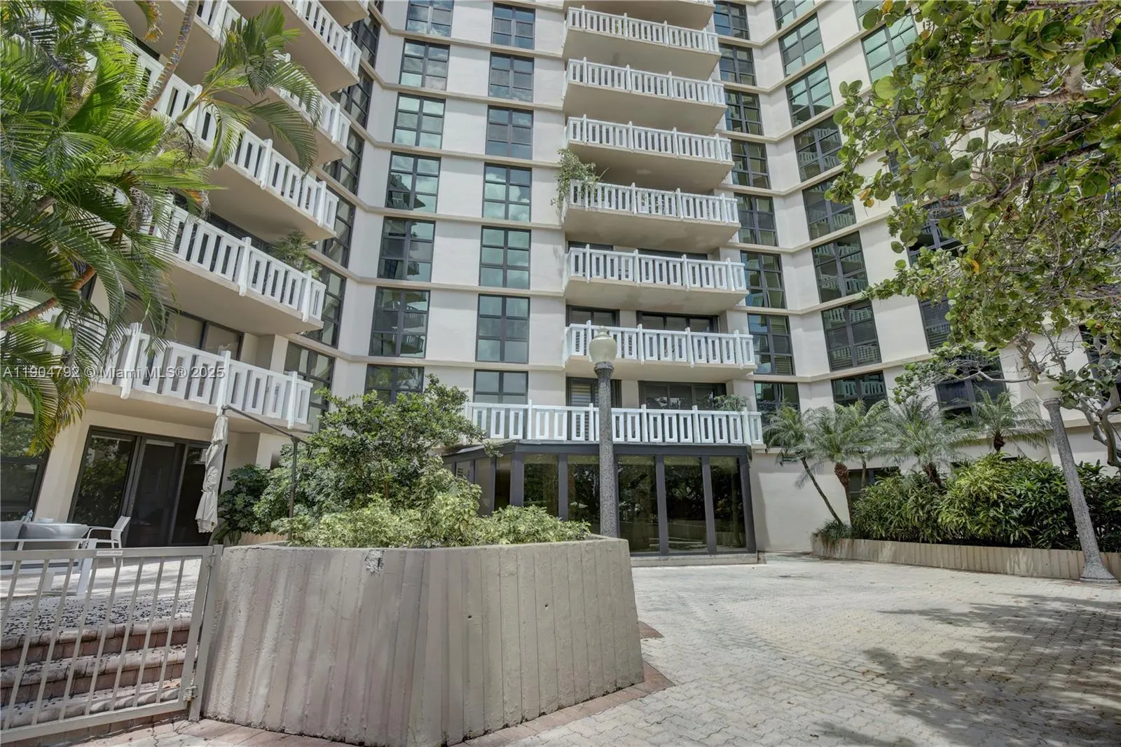 1121 Crandon Blvd, #D608