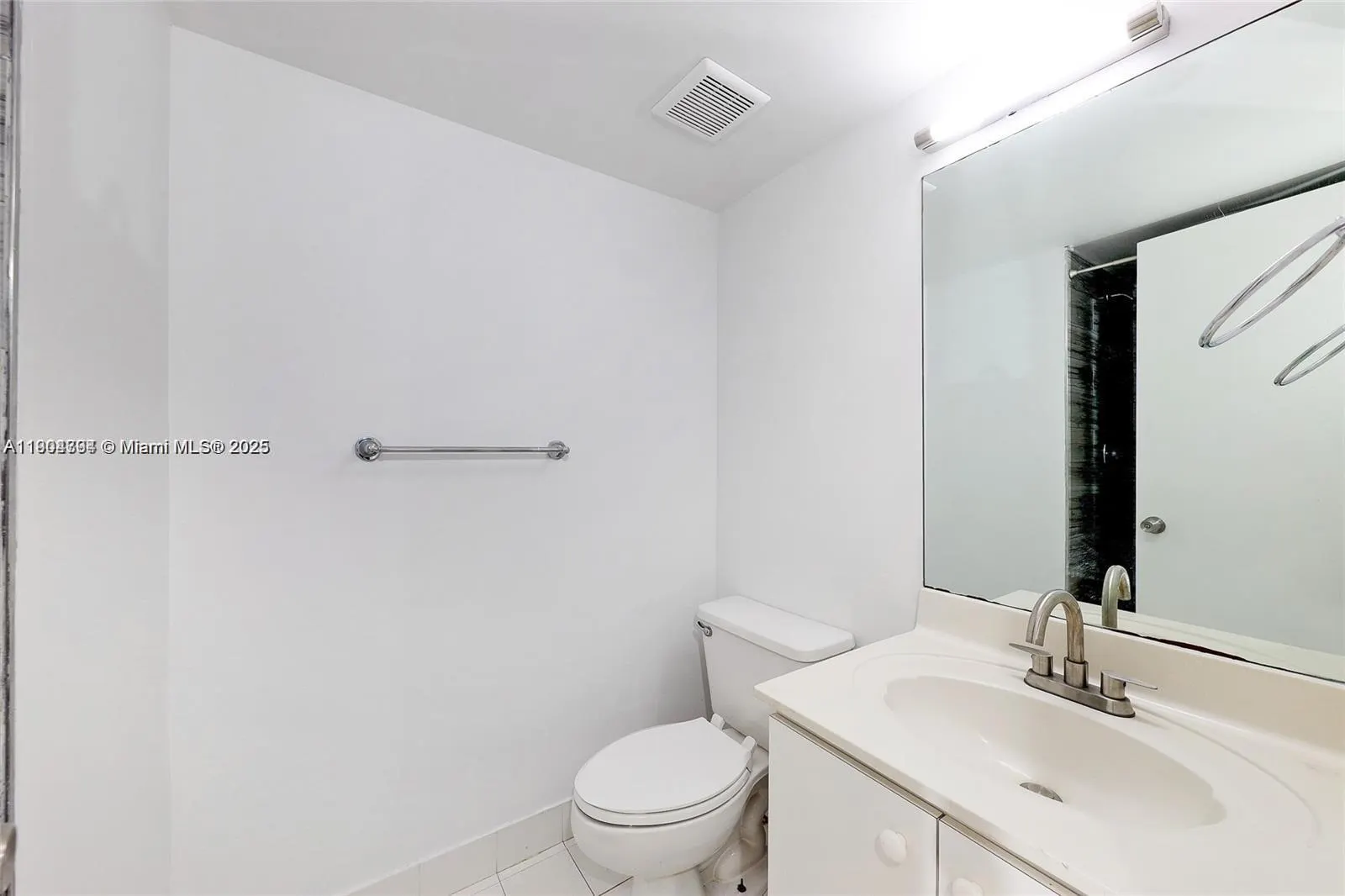 2600 Collins Ave, #405