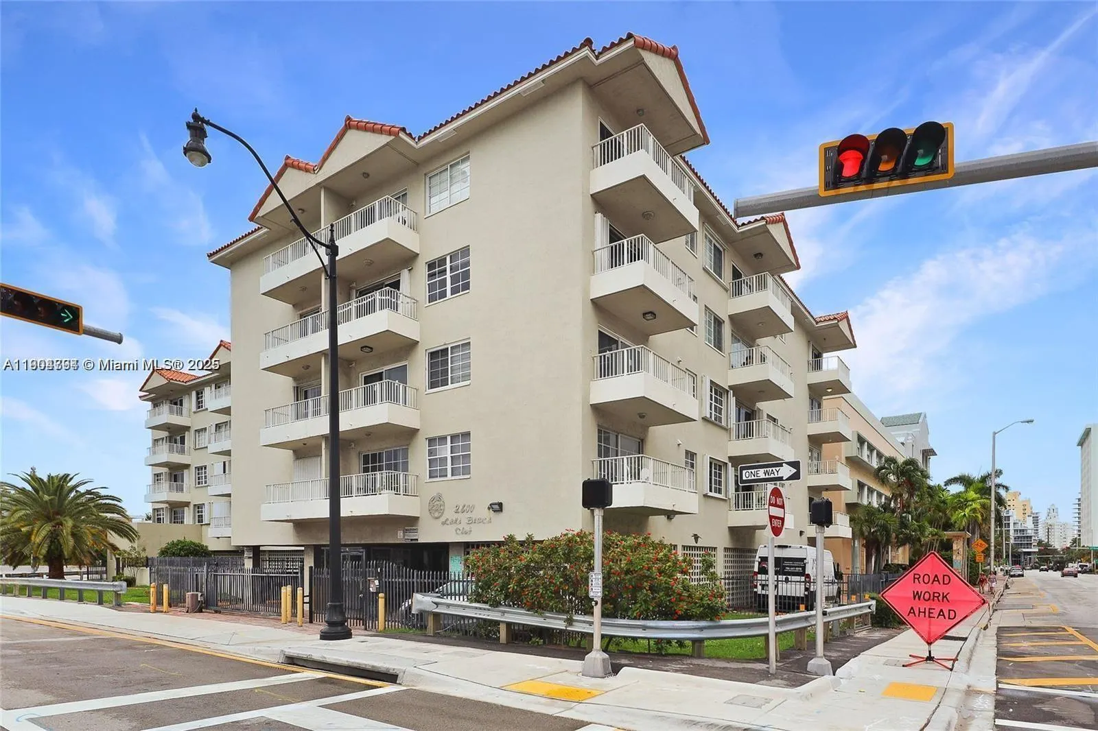 2600 Collins Ave, #405