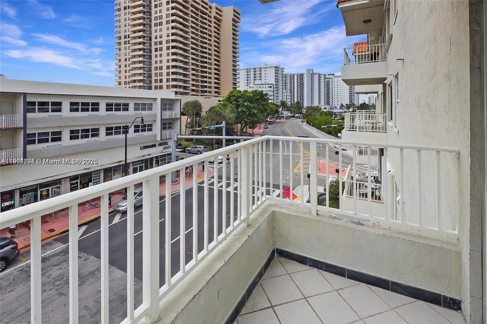 2600 Collins Ave, #405