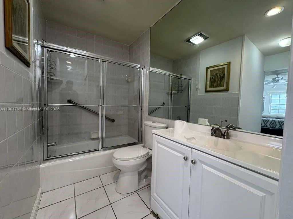 6253 Bay Club Dr, #1