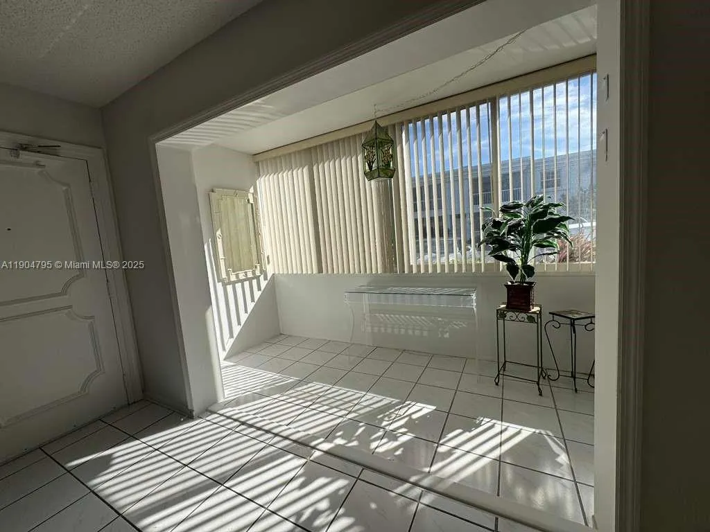 6253 Bay Club Dr, #1