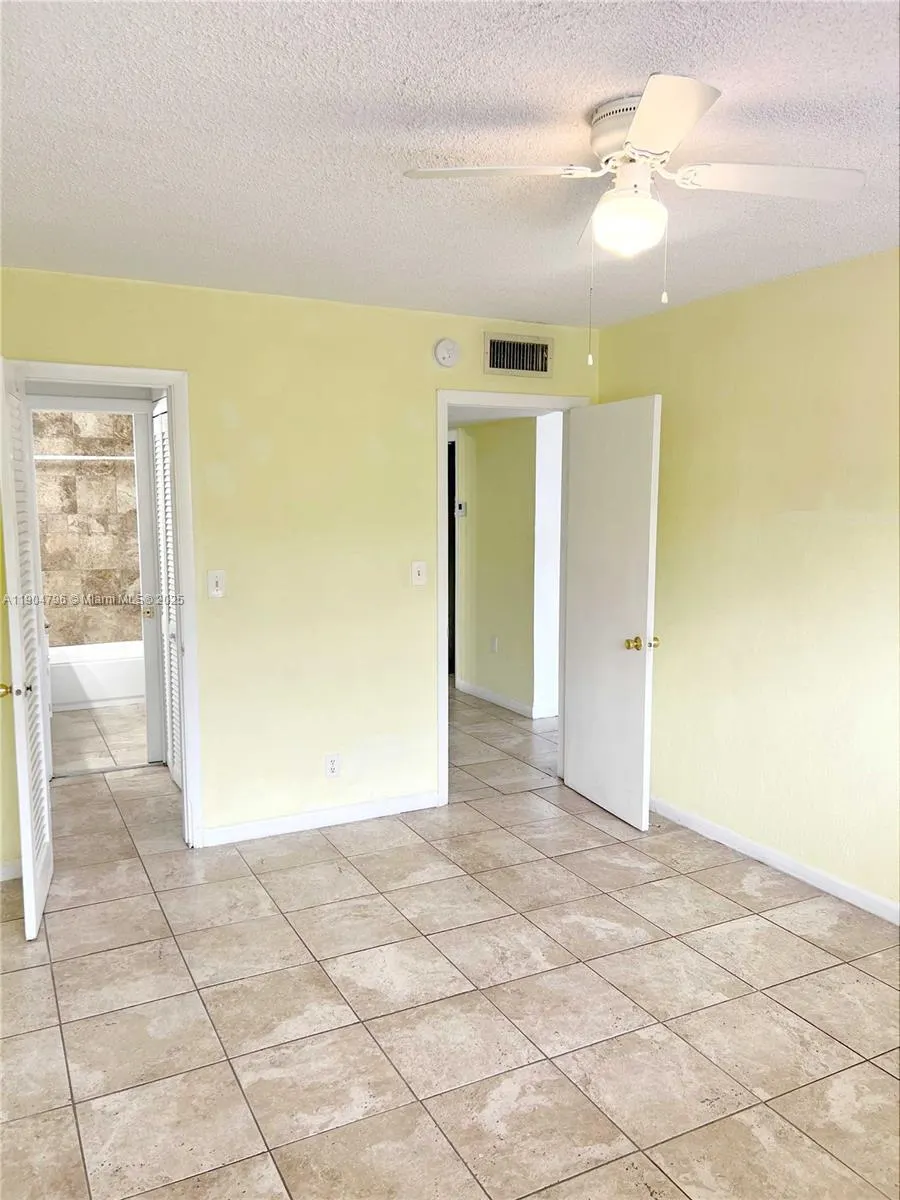 1460 NE 169th St, #215