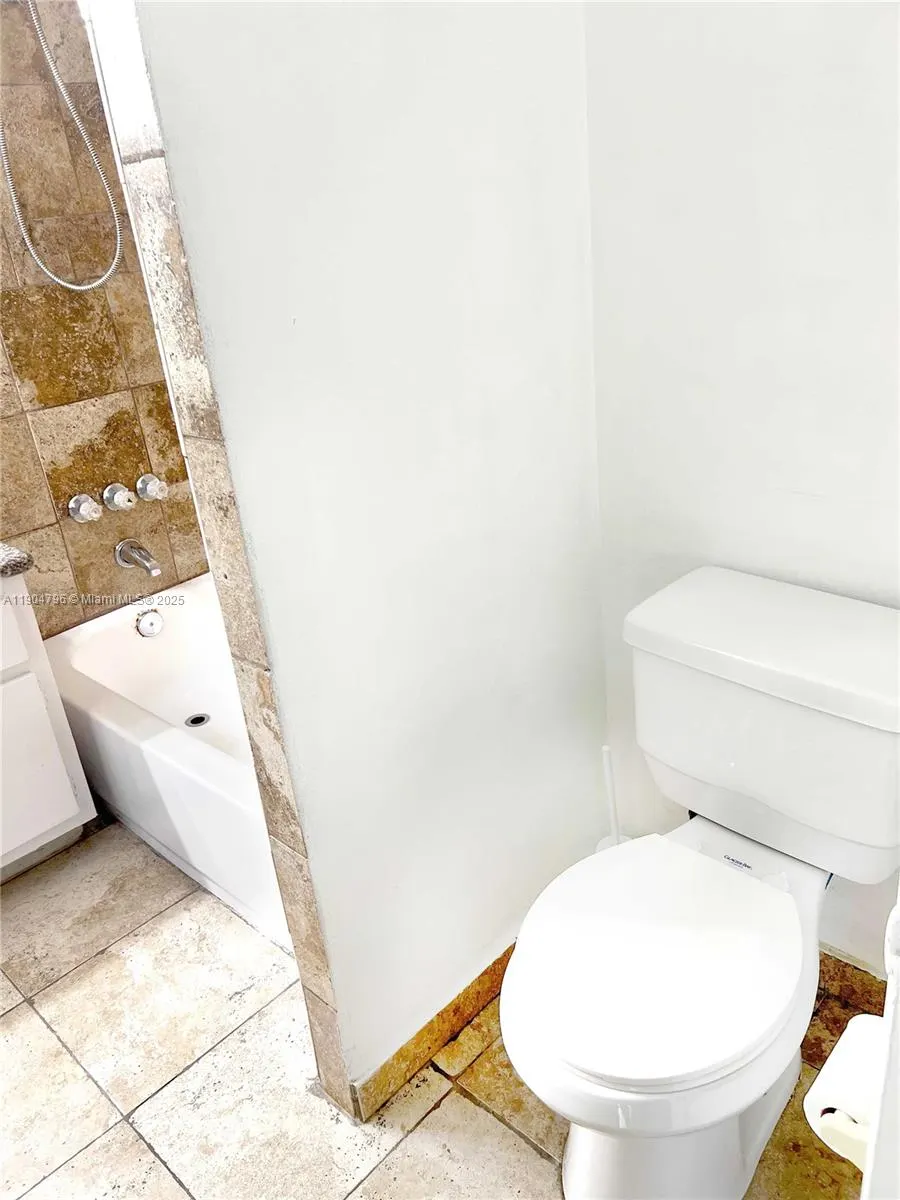 1460 NE 169th St, #215