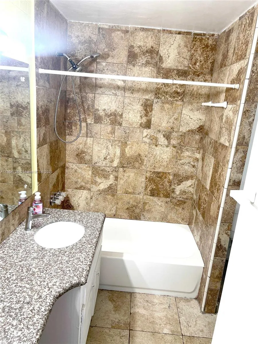 1460 NE 169th St, #215