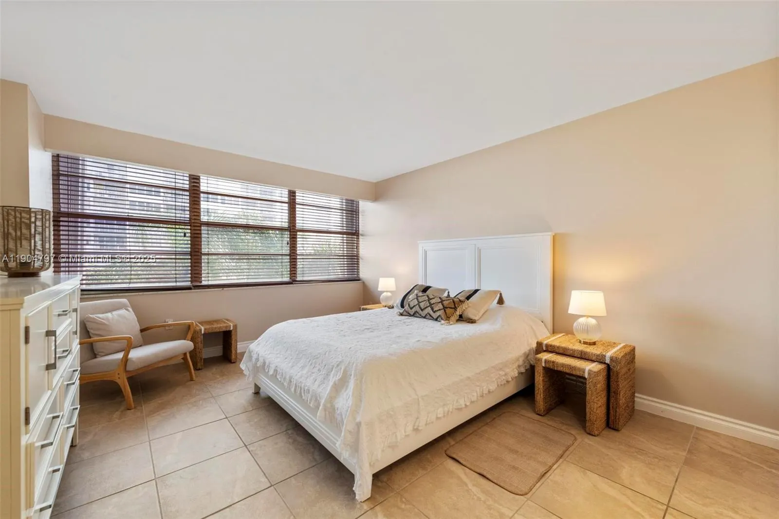 18061 Biscayne Blvd, #303