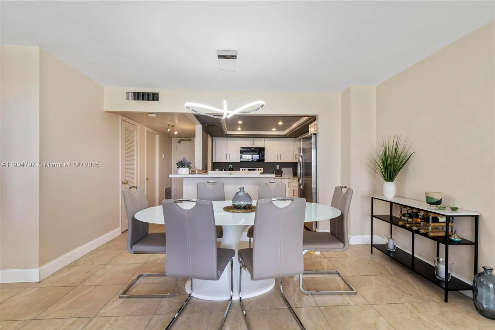 18061 Biscayne Blvd, #303