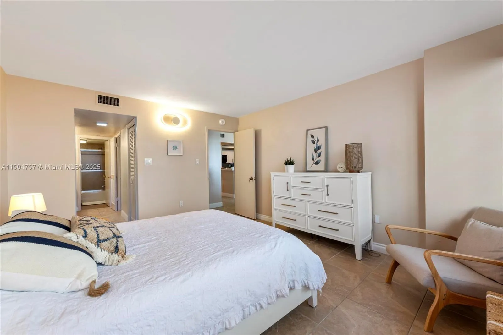 18061 Biscayne Blvd, #303