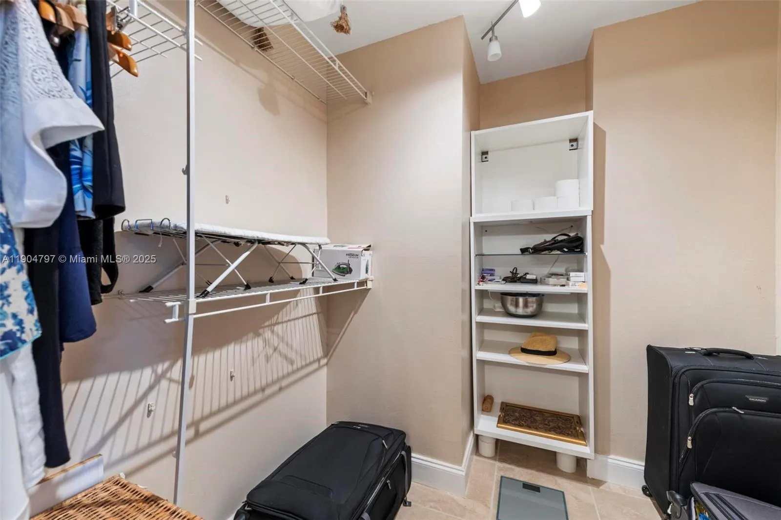 18061 Biscayne Blvd, #303