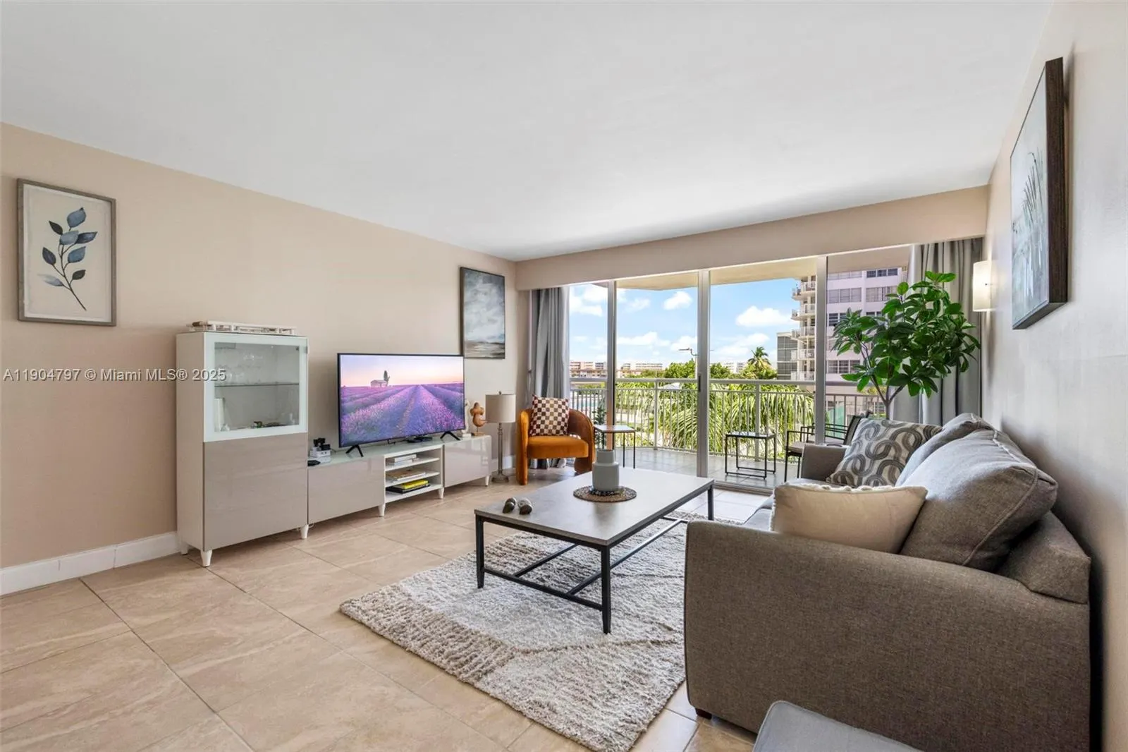 18061 Biscayne Blvd, #303
