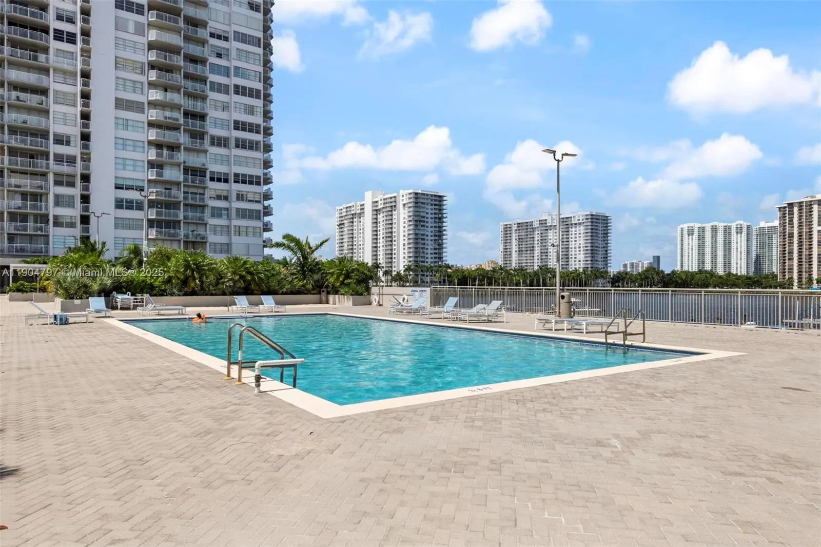 18061 Biscayne Blvd, #303