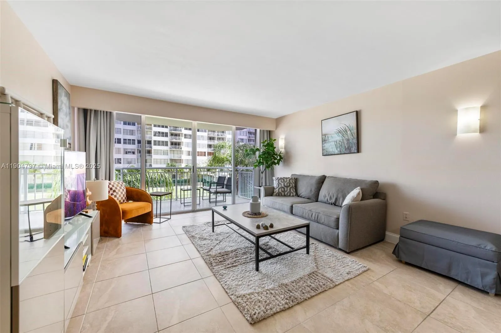 18061 Biscayne Blvd, #303