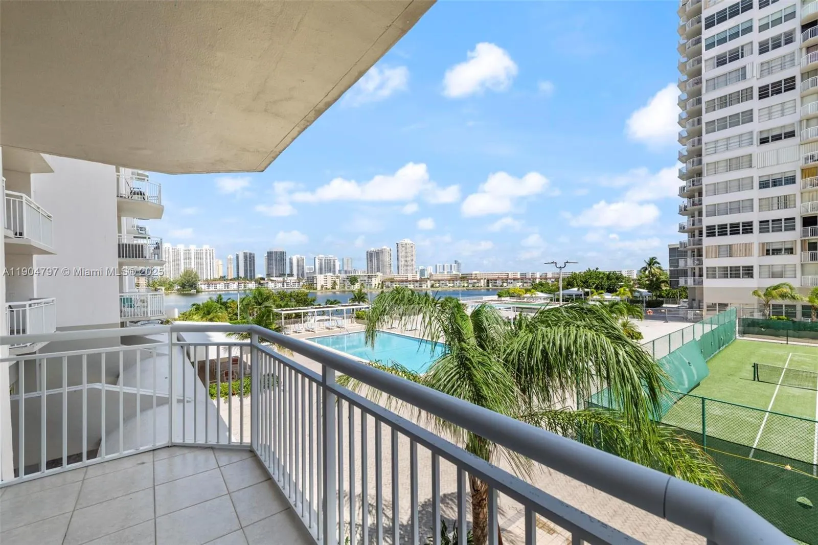 18061 Biscayne Blvd, #303