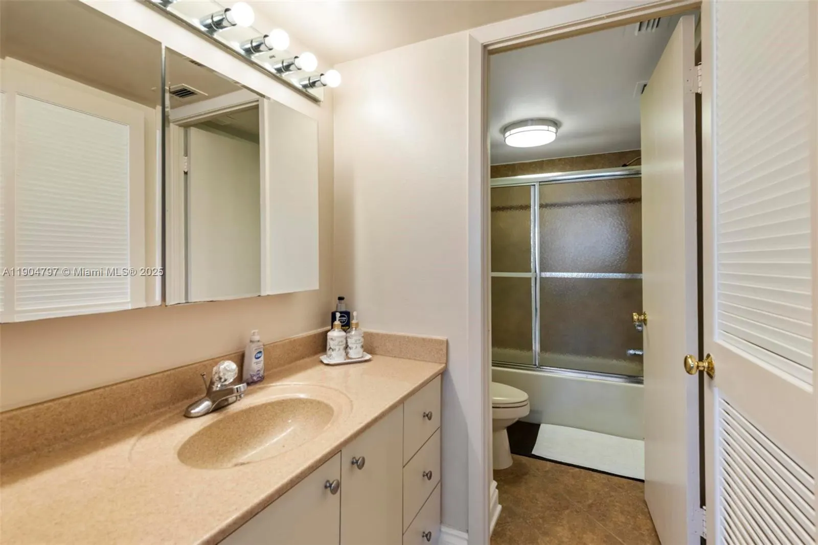 18061 Biscayne Blvd, #303