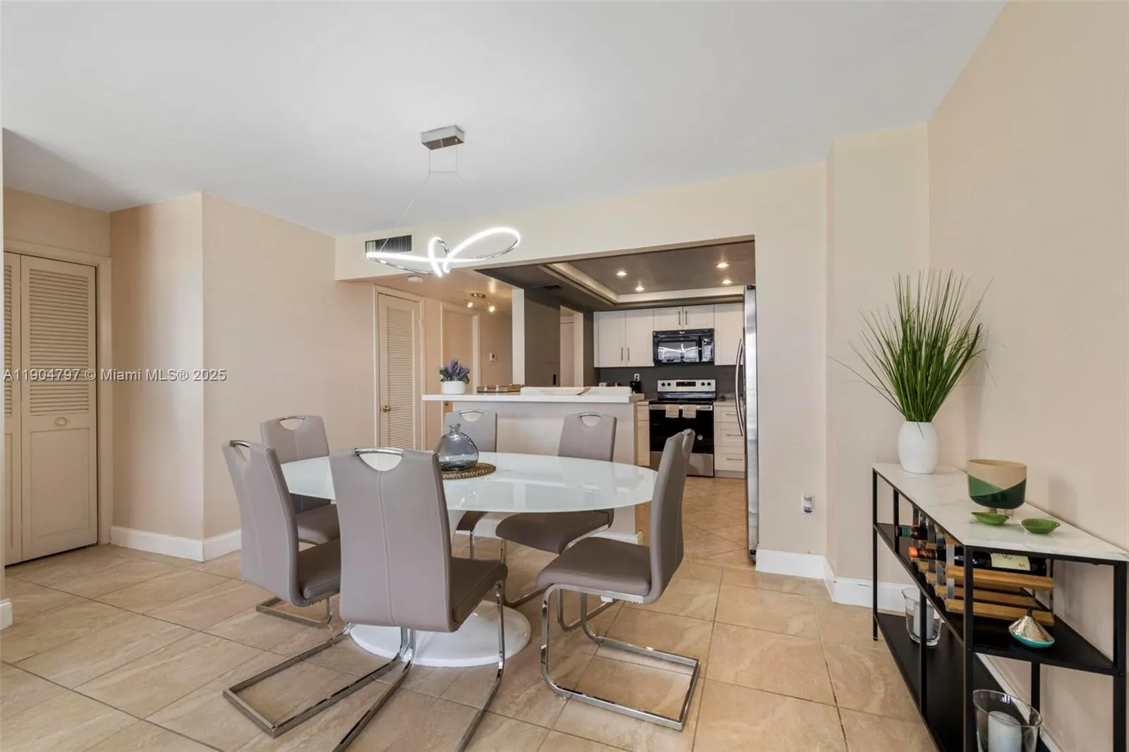 18061 Biscayne Blvd, #303