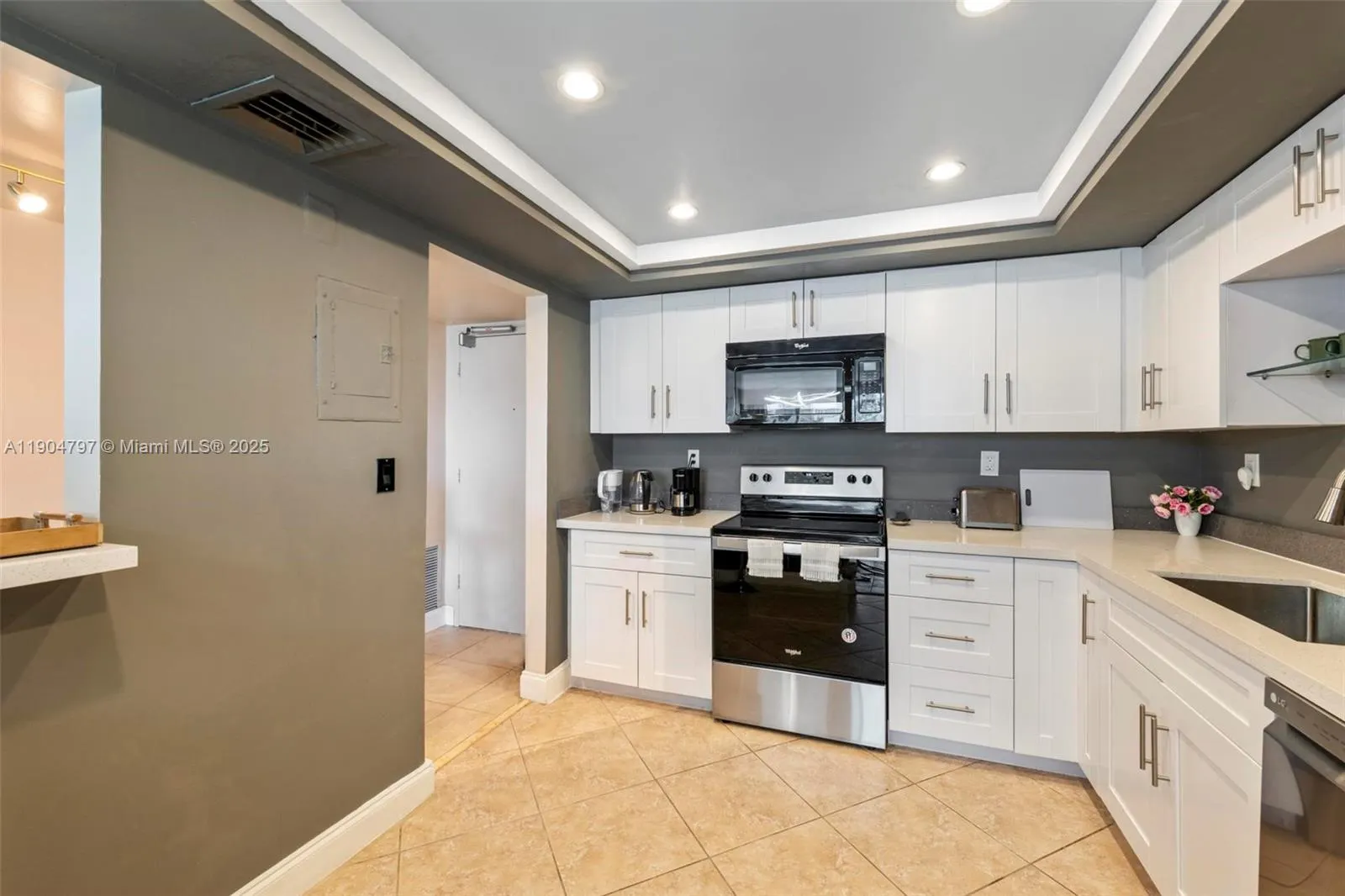 18061 Biscayne Blvd, #303