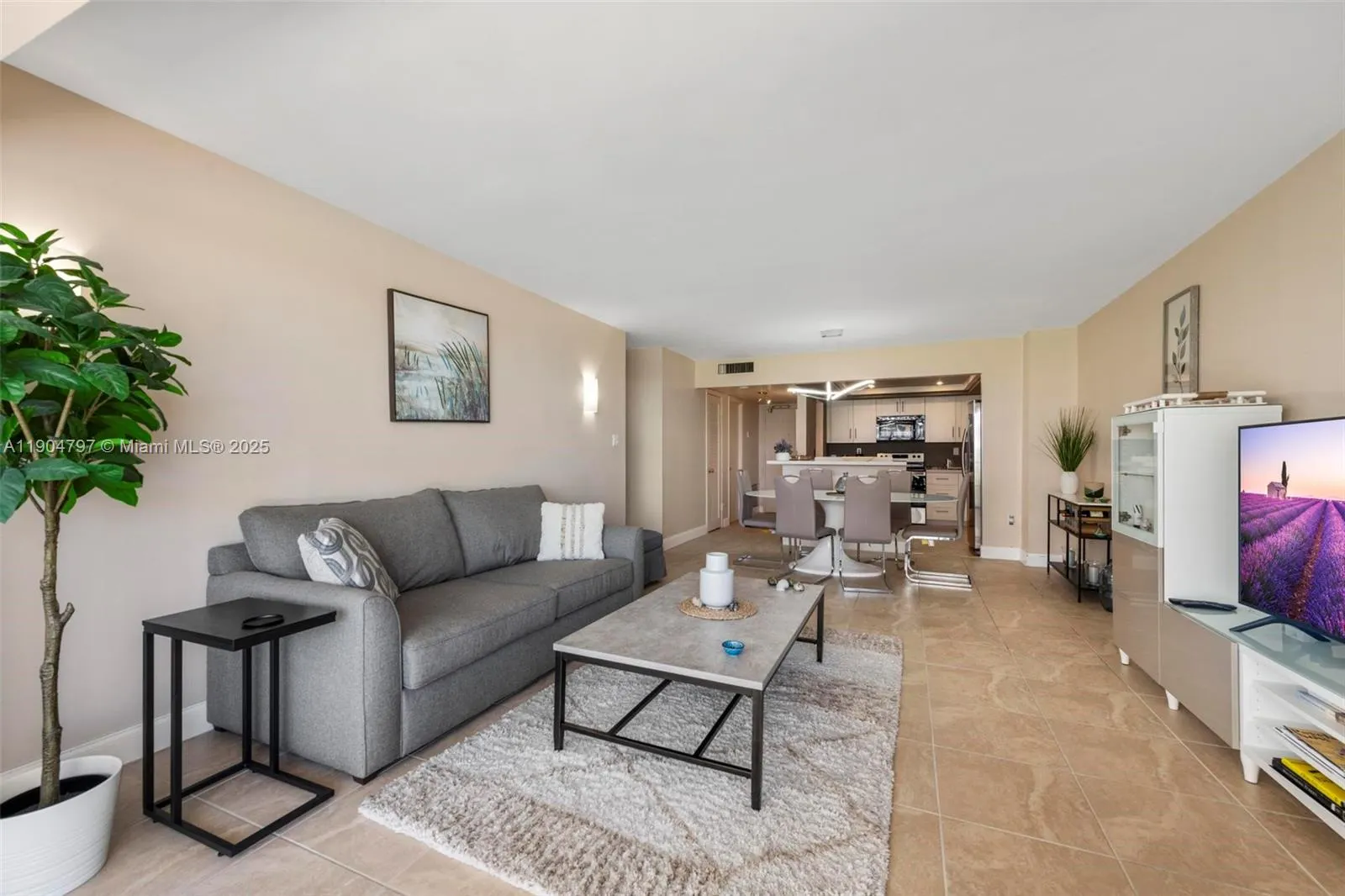 18061 Biscayne Blvd, #303