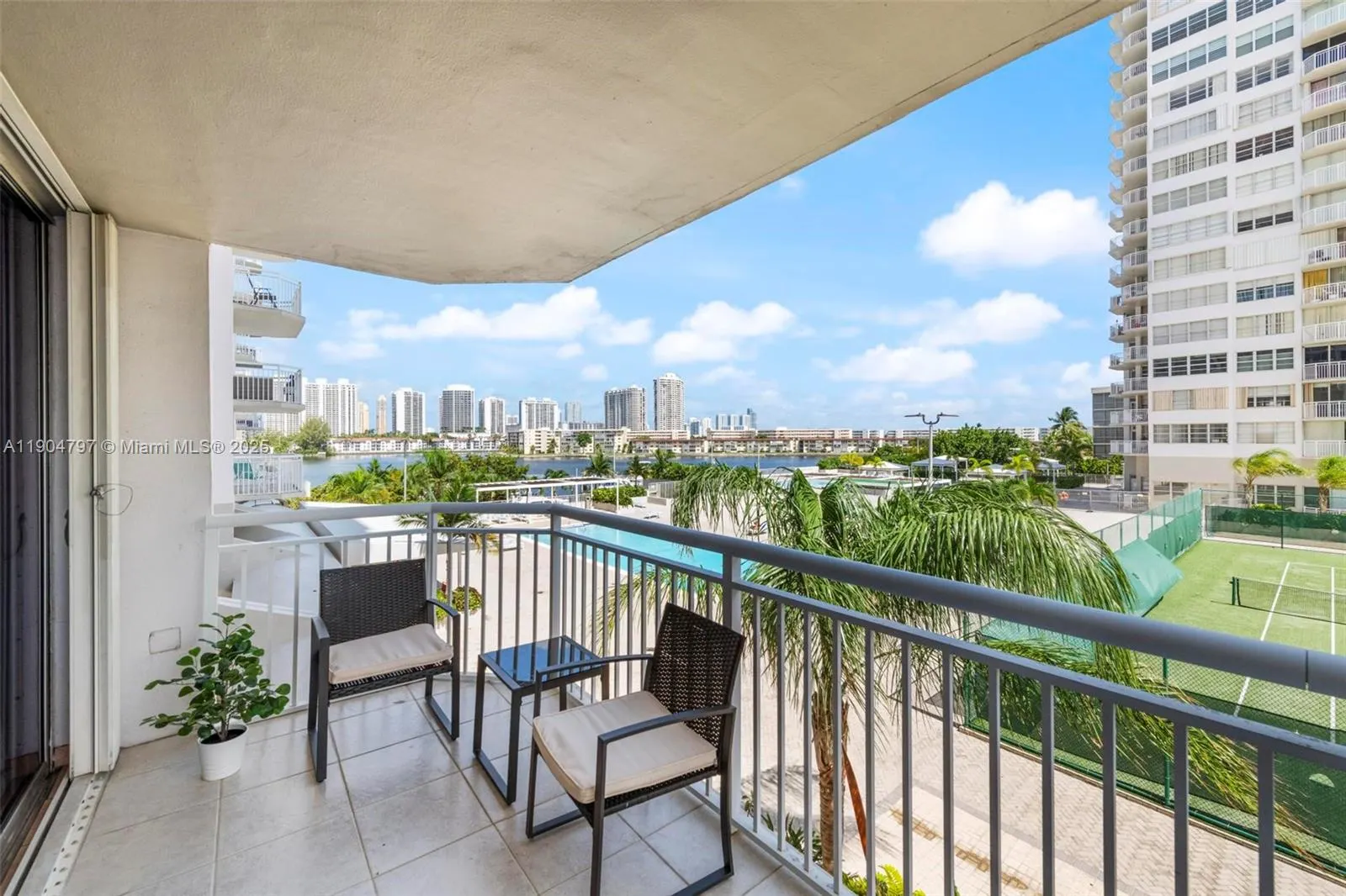 18061 Biscayne Blvd, #303