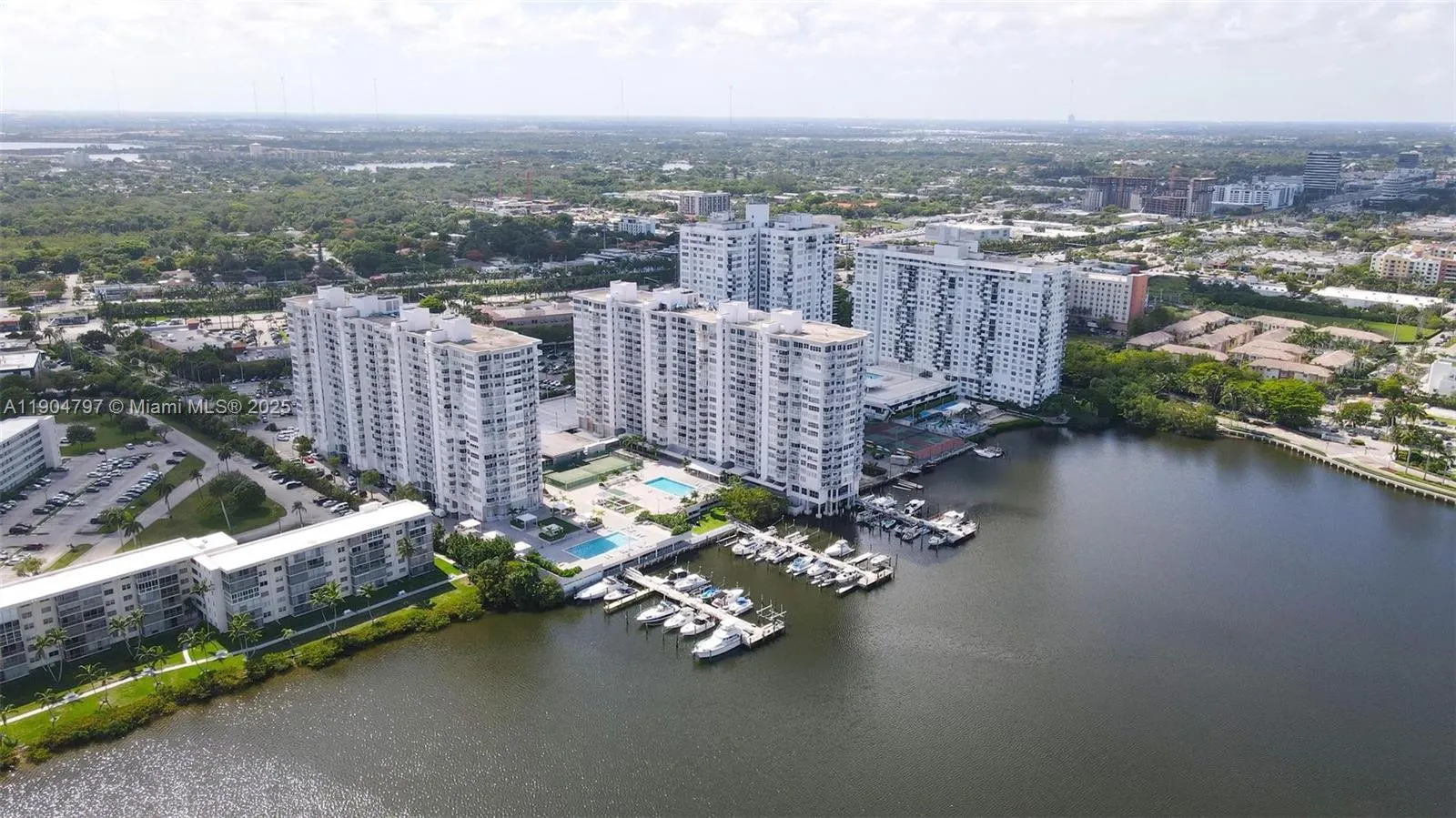 18061 Biscayne Blvd, #303