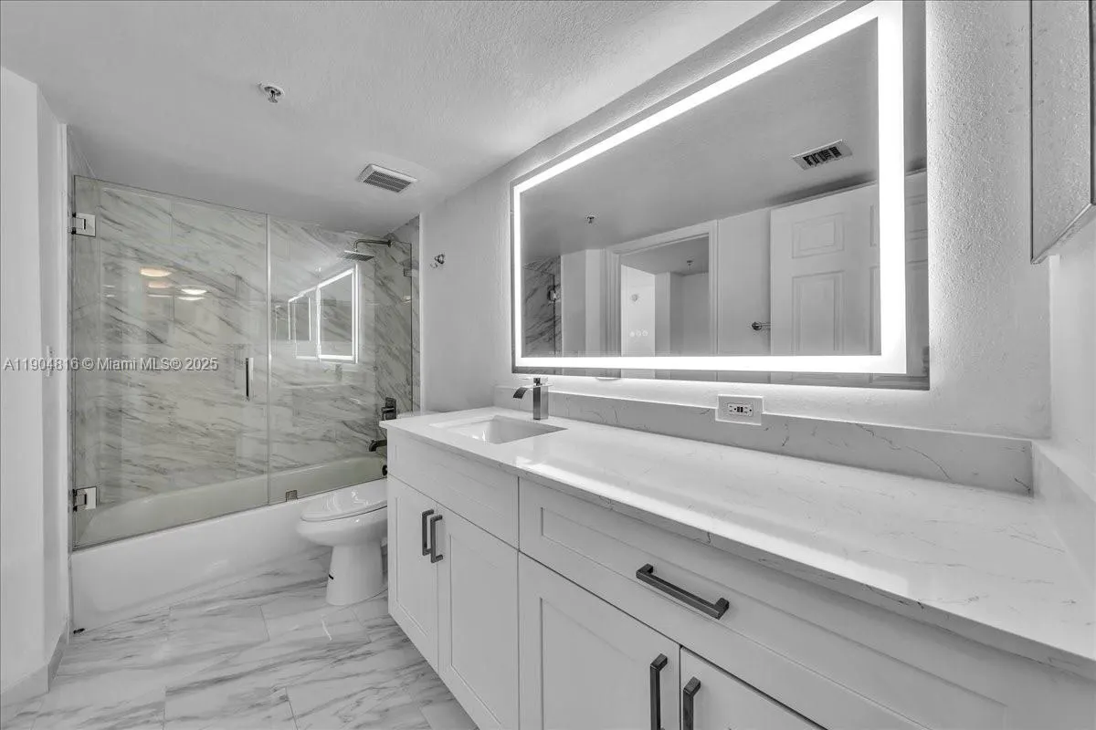 2516 Centergate Dr, #303