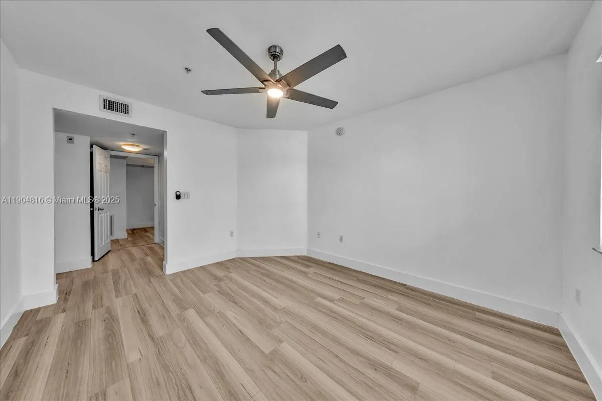 2516 Centergate Dr, #303