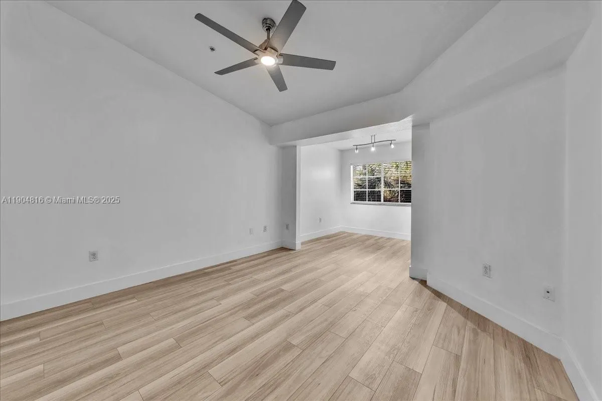 2516 Centergate Dr, #303