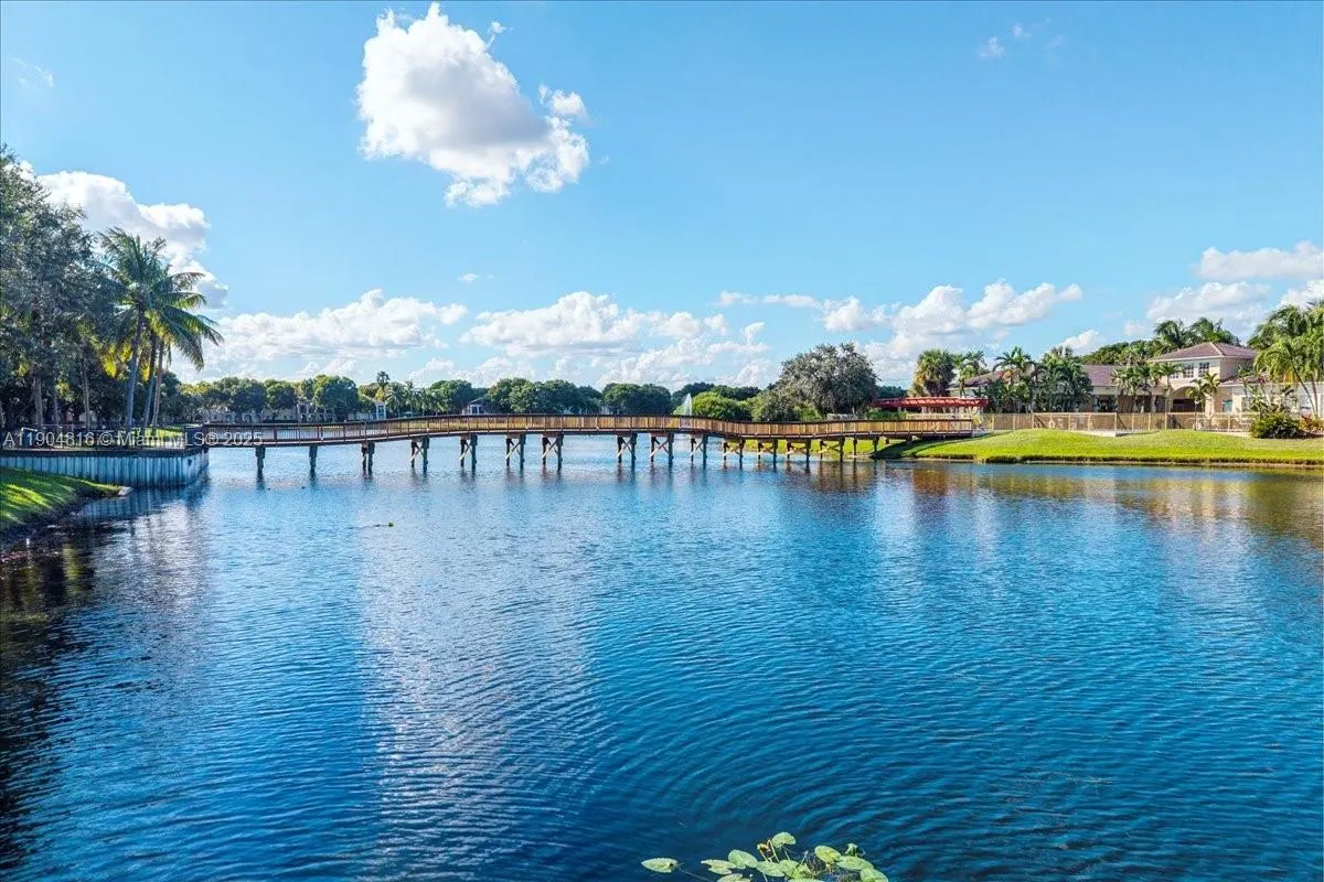 2516 Centergate Dr, #303