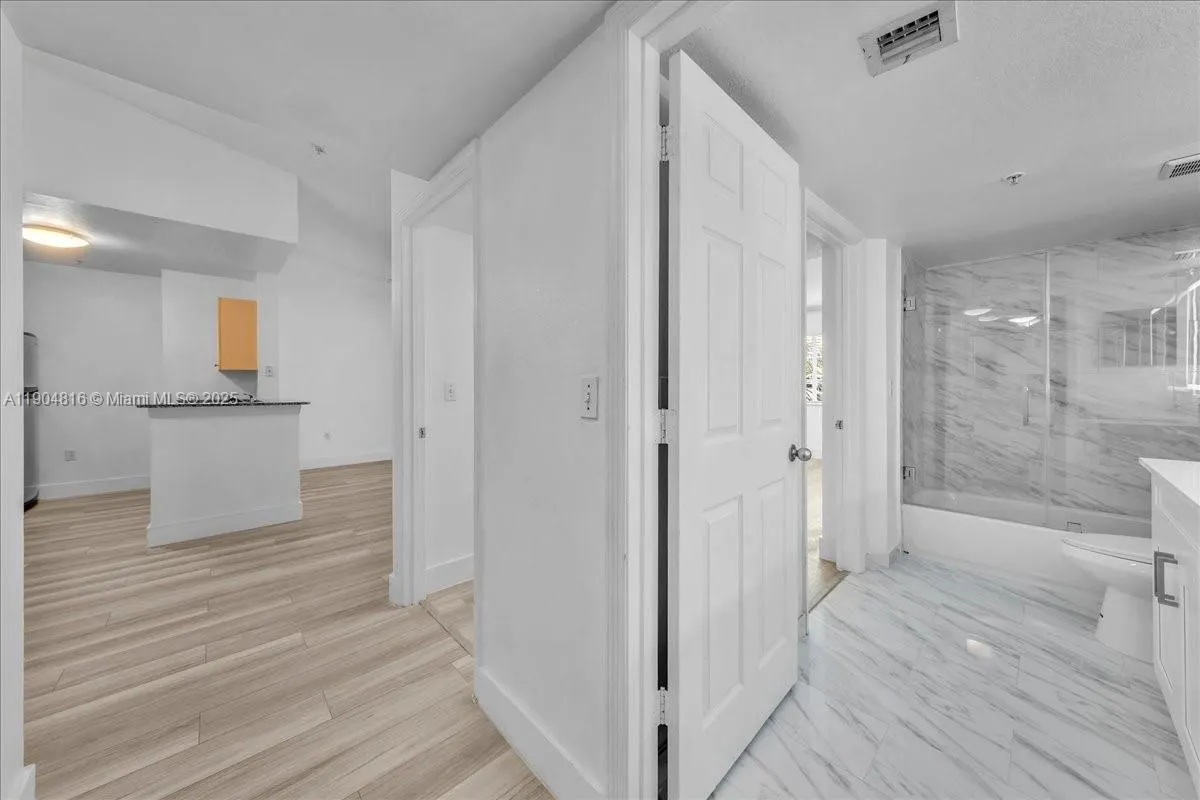 2516 Centergate Dr, #303