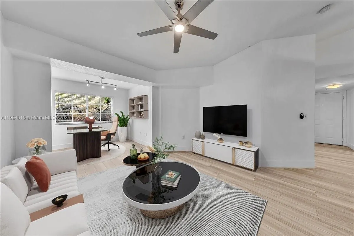 2516 Centergate Dr, #303