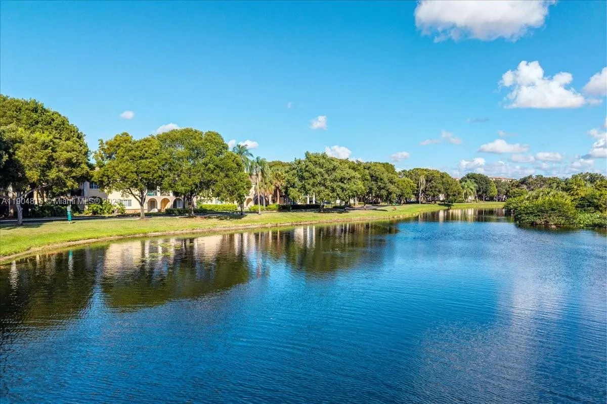 2516 Centergate Dr, #303