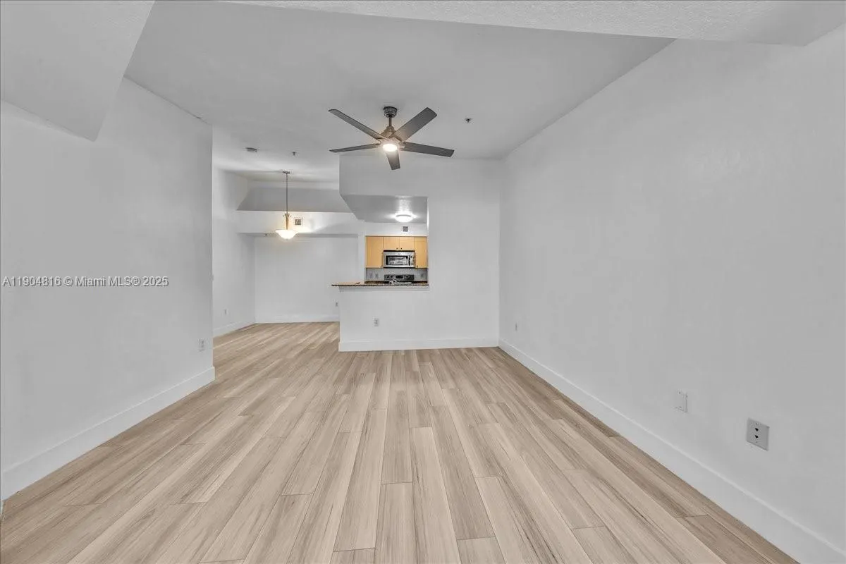 2516 Centergate Dr, #303