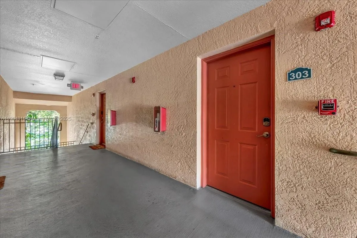 2516 Centergate Dr, #303