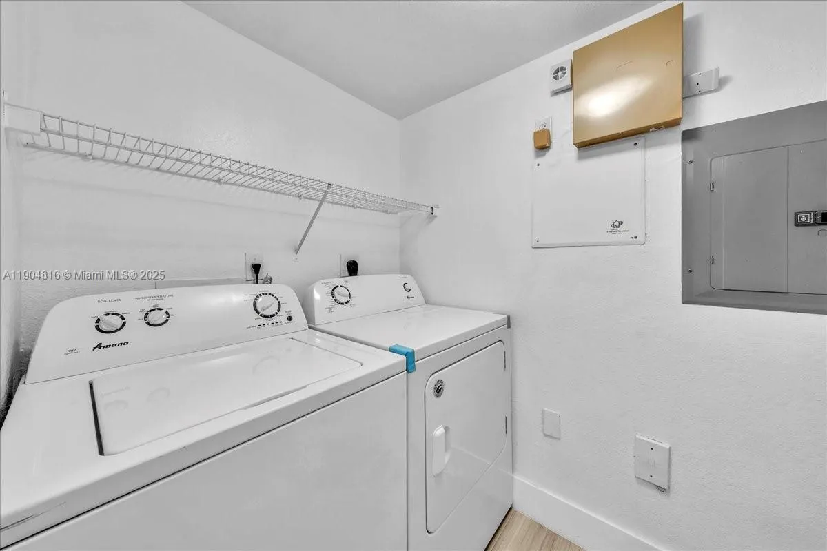 2516 Centergate Dr, #303