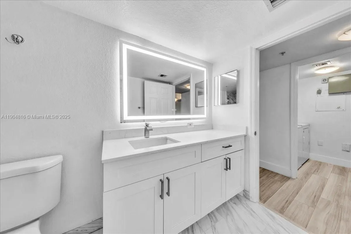 2516 Centergate Dr, #303