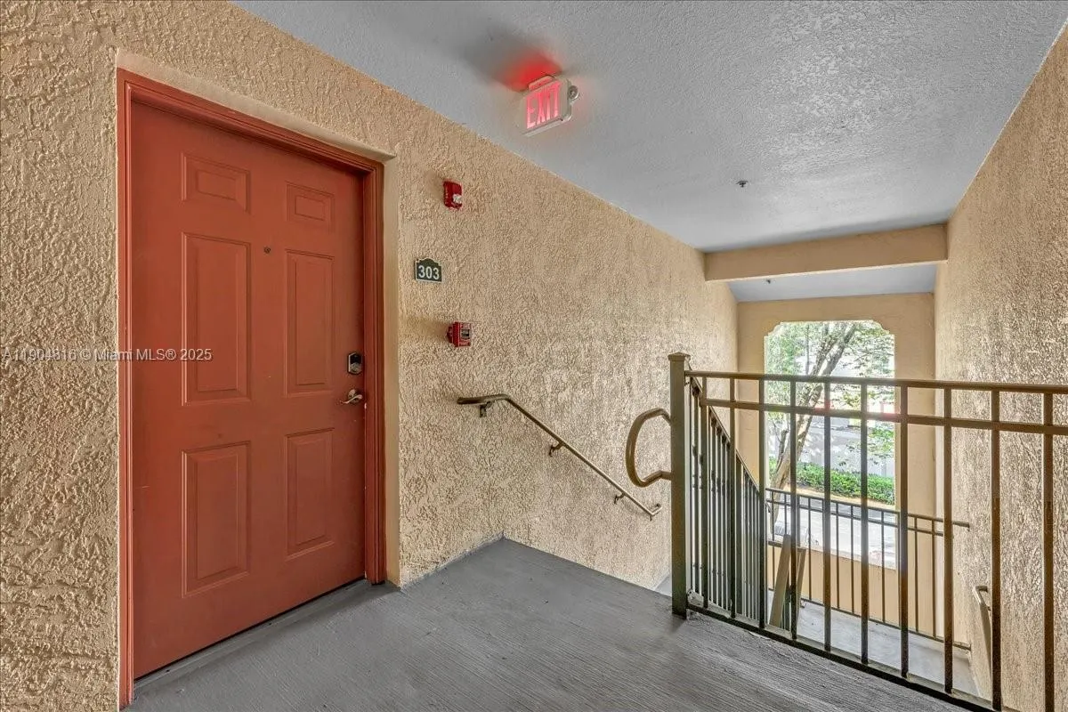 2516 Centergate Dr, #303