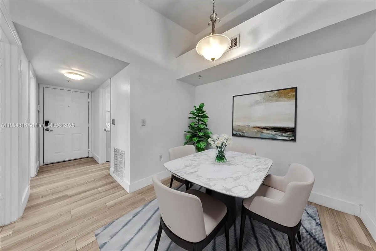 2516 Centergate Dr, #303