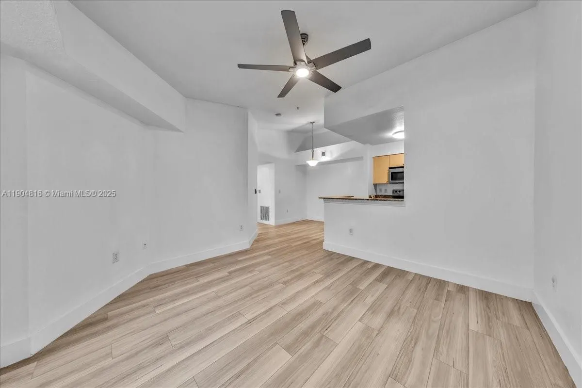 2516 Centergate Dr, #303