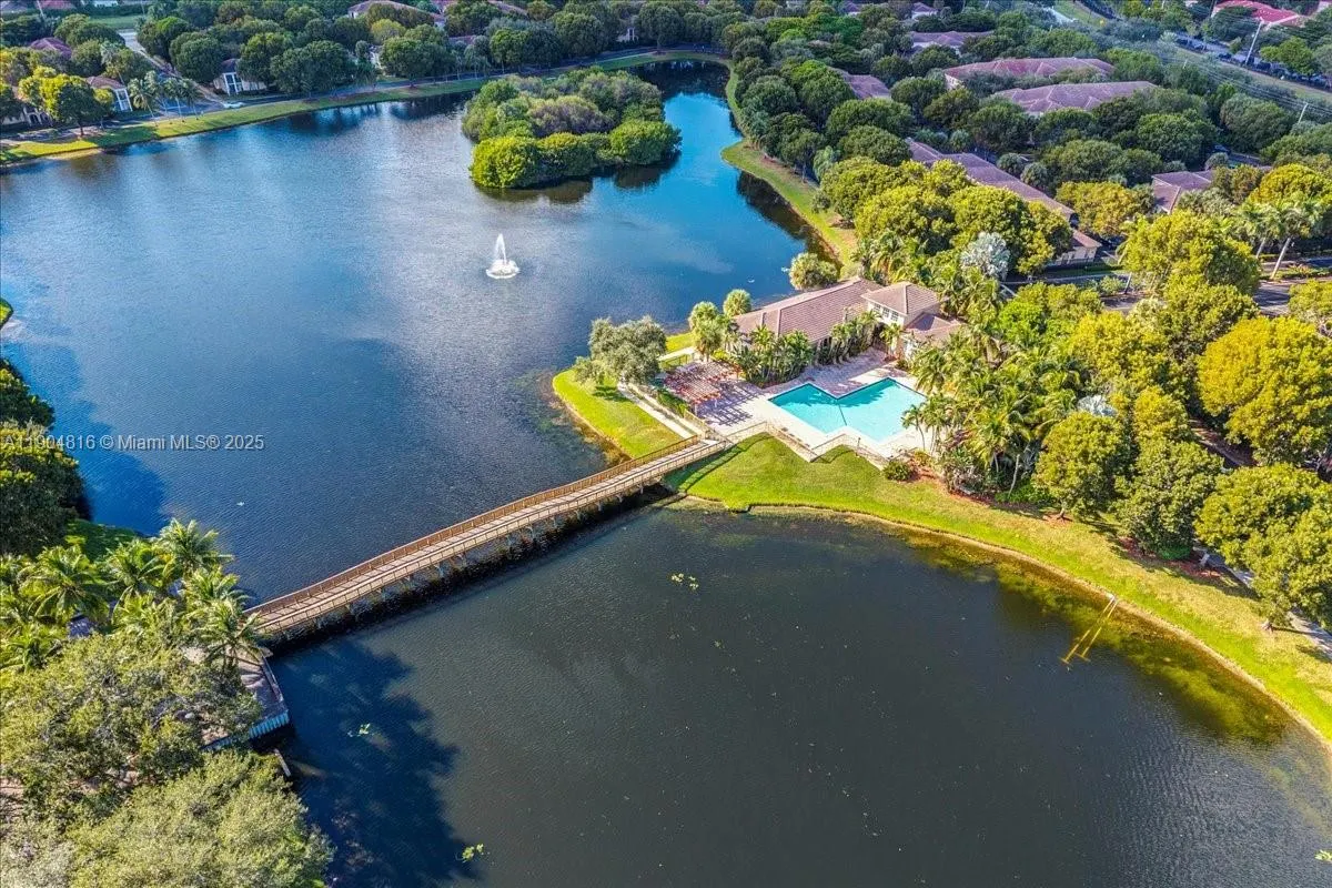 2516 Centergate Dr, #303