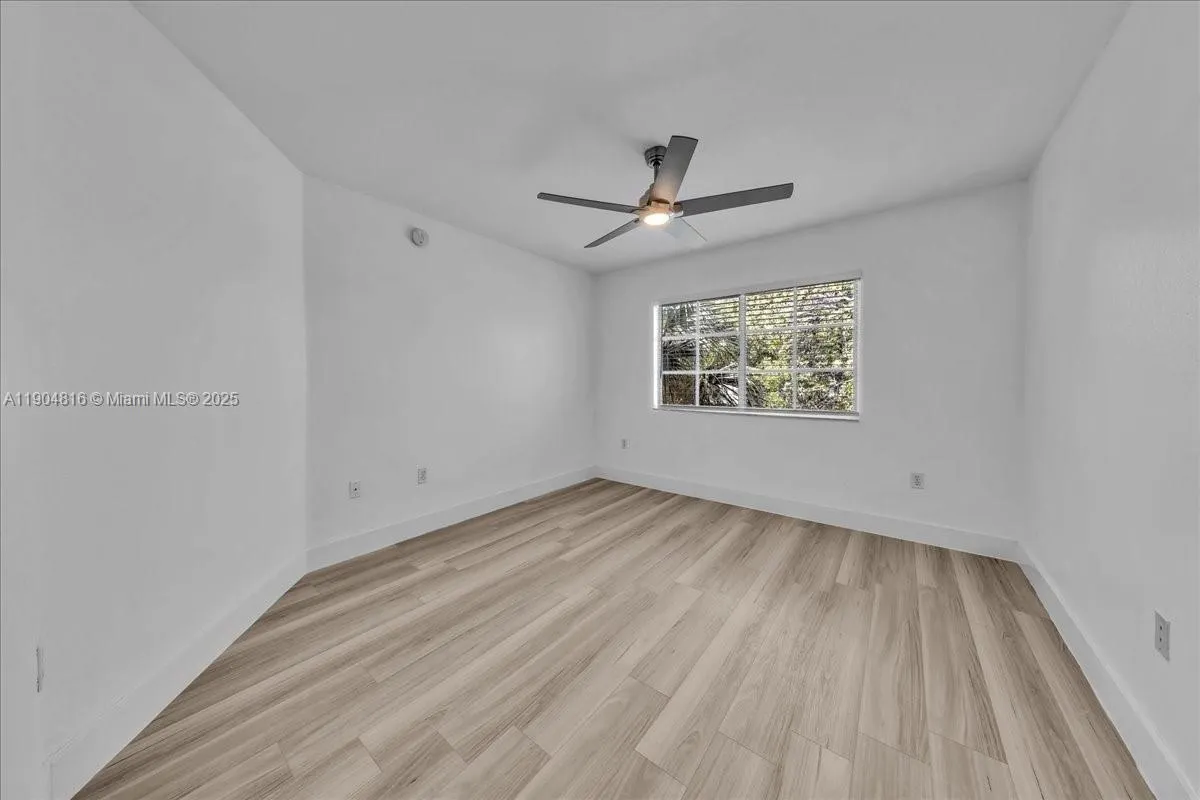 2516 Centergate Dr, #303